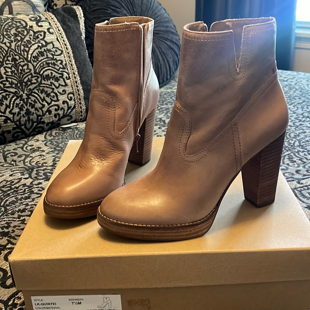 Lucky Brand booties in a size 7.5M(color Macaroon)